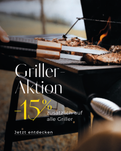 Eine Person, die Fleisch auf einem Grill grillt, mit eingeblendetem Text auf Deutsch: „Griller-Aktion -15 % zusätzlich auf alle Griller. Jetzt entdecken“, was einen Rabatt von 15 % auf Grillgeräte andeutet.