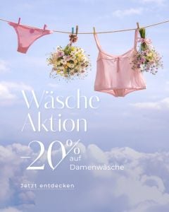 Rosa Damenunterwäsche und Blumenarrangements hängen an einer Wäscheleine vor blauem Himmel; ein deutscher Text wirbt für 20 % Rabatt auf Damenunterwäsche.