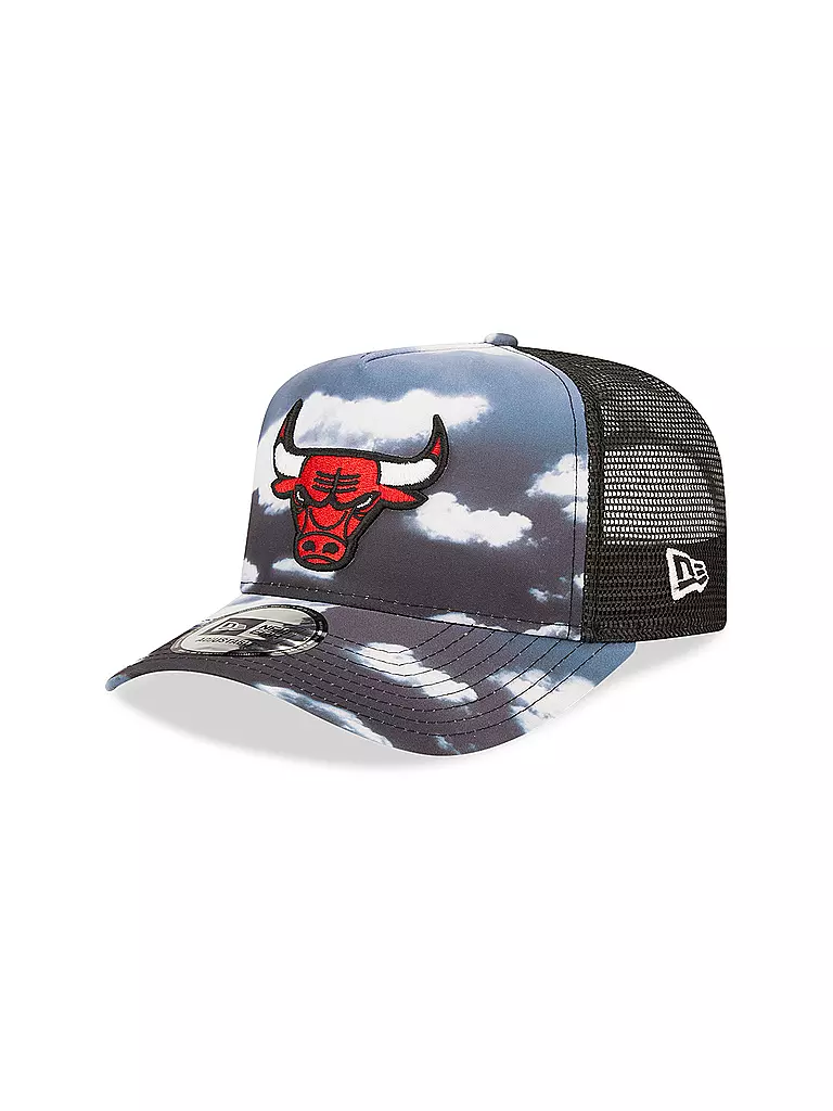 NEW ERA | Kappe CLOUD AOP TRUCKER BULLS | schwarz